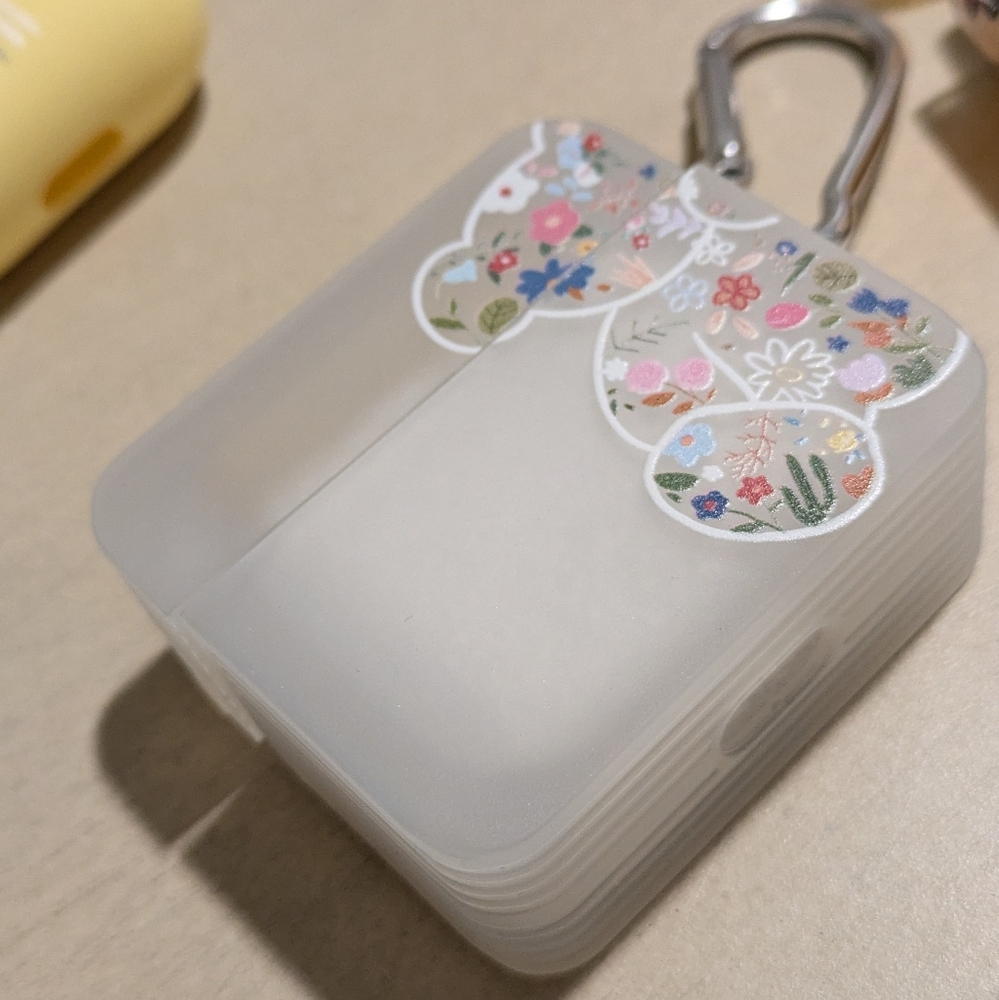 Bundle of Floral Airpod 3 cases - Picture 2 of 5